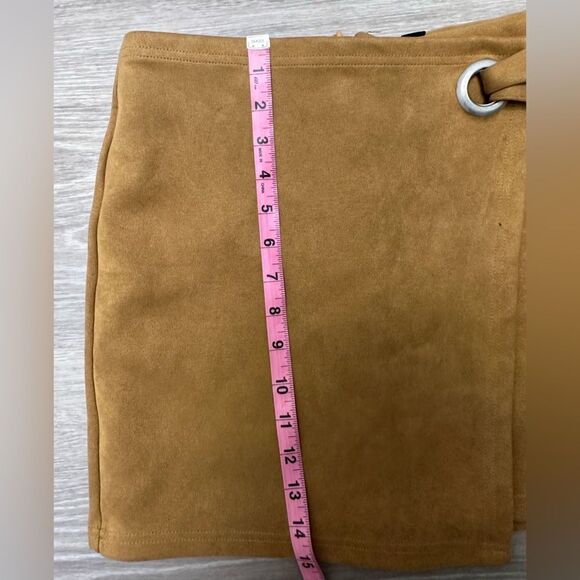 Forever 21 faux suede mini skirt Size M - Picture 2 of 8